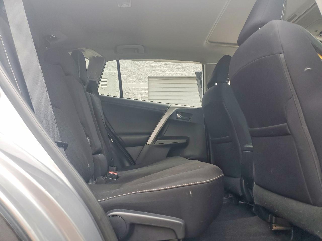 2016 TOYOTA RAV4 XLE photo 10