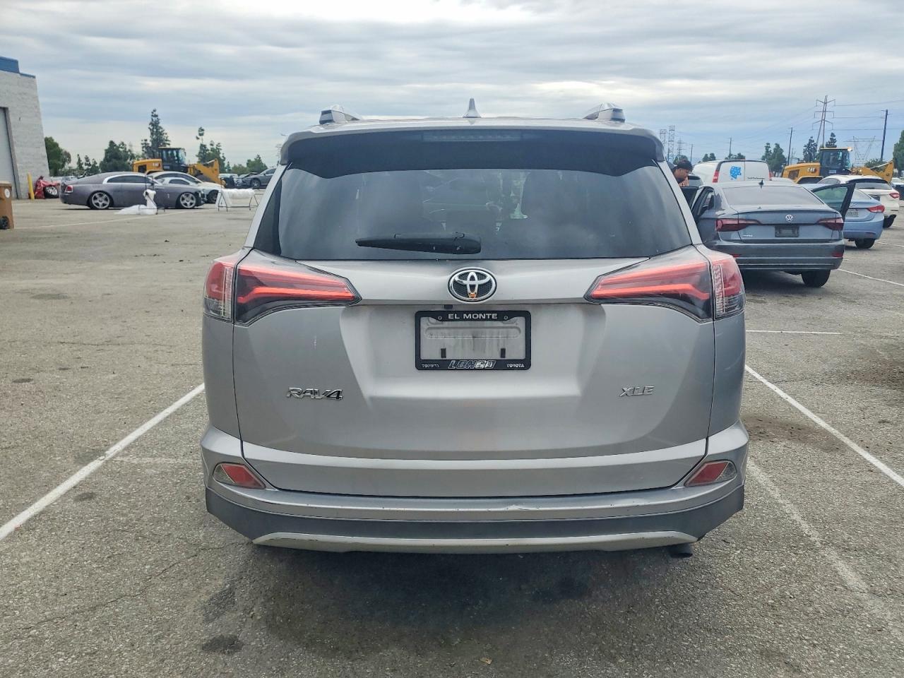 2016 TOYOTA RAV4 XLE photo 6