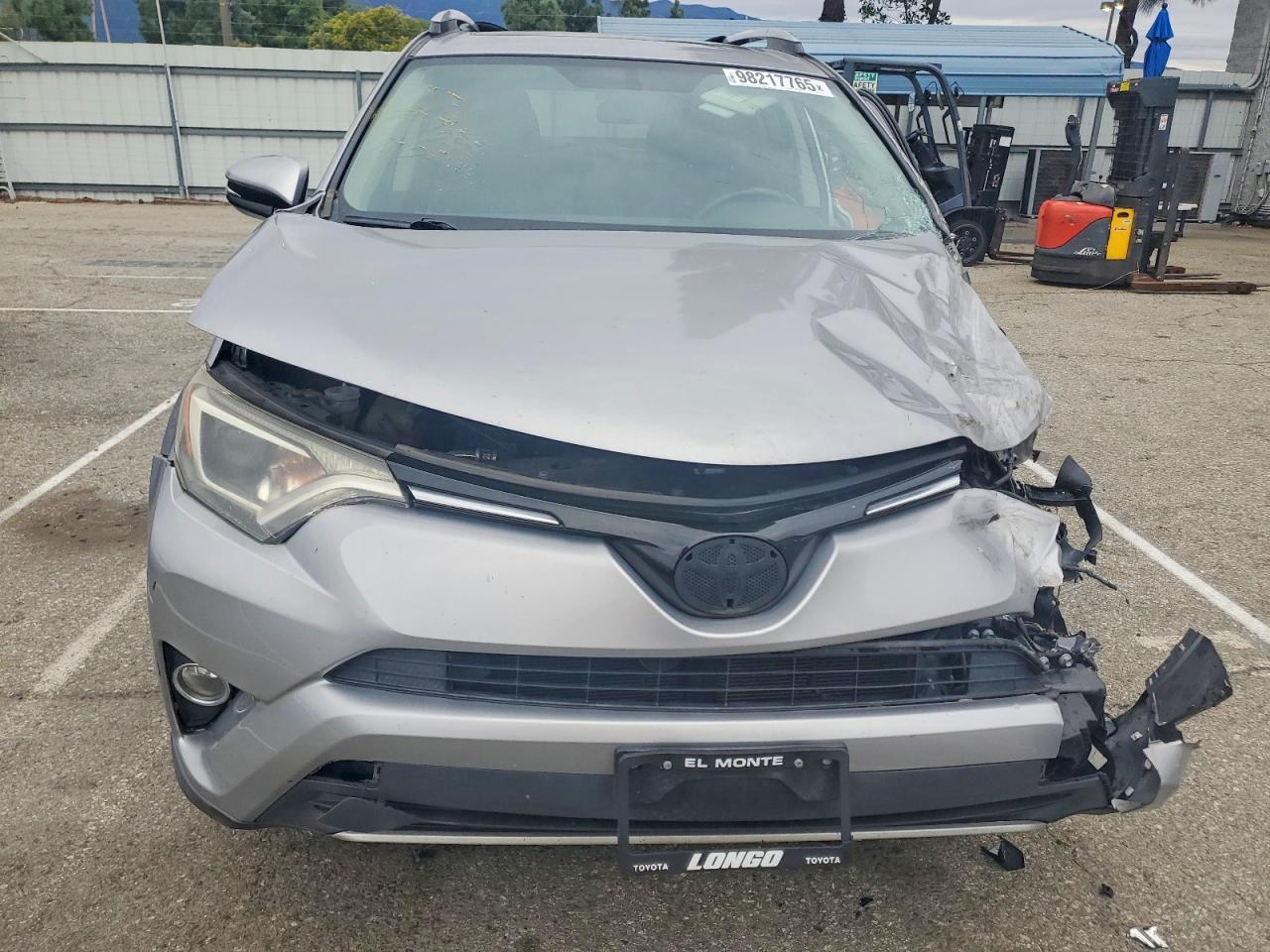 2016 TOYOTA RAV4 XLE photo 5
