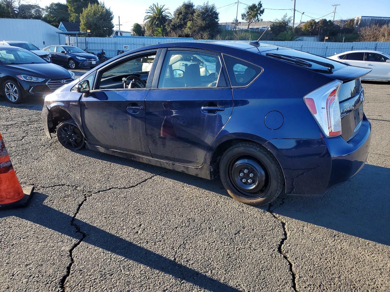 2013 TOYOTA PRIUS photo 2