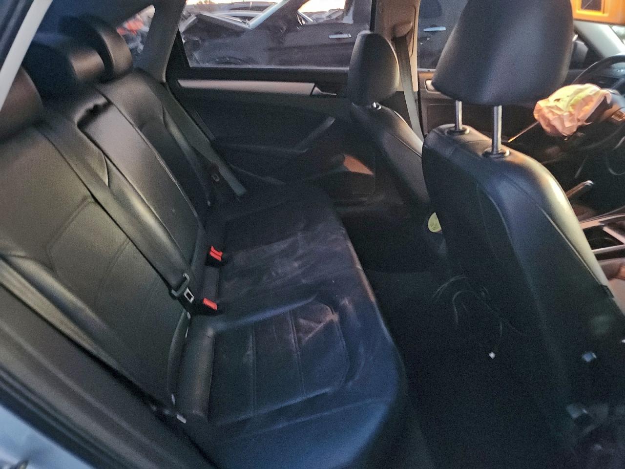 2012 VOLKSWAGEN PASSAT SE photo 19