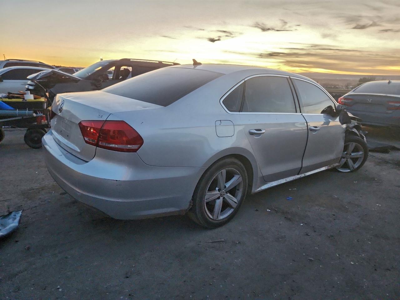 2012 VOLKSWAGEN PASSAT SE photo 5