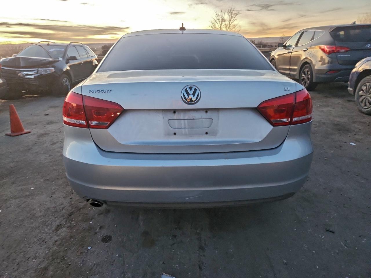 2012 VOLKSWAGEN PASSAT SE photo 11