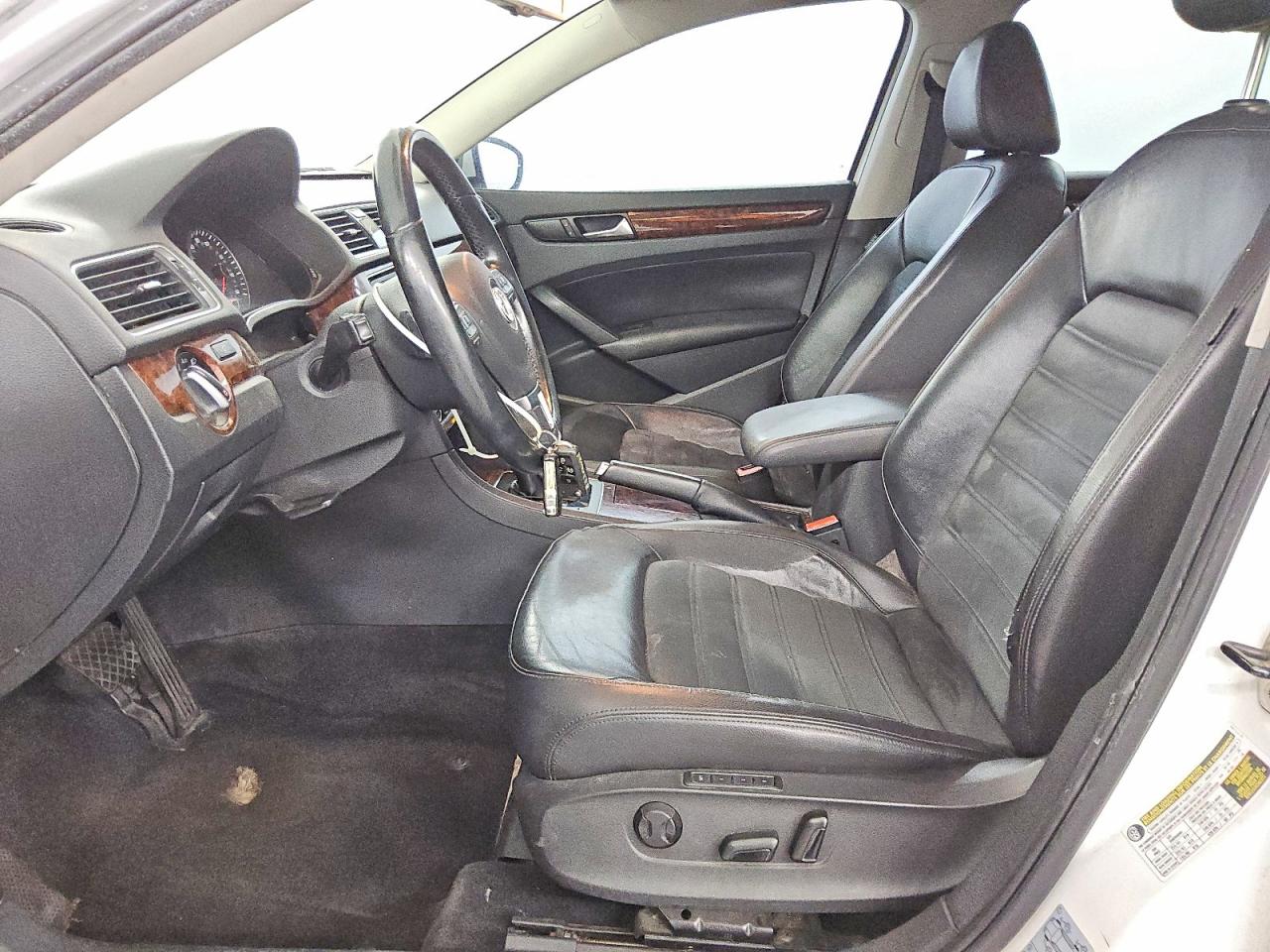 2012 VOLKSWAGEN PASSAT SEL photo 7