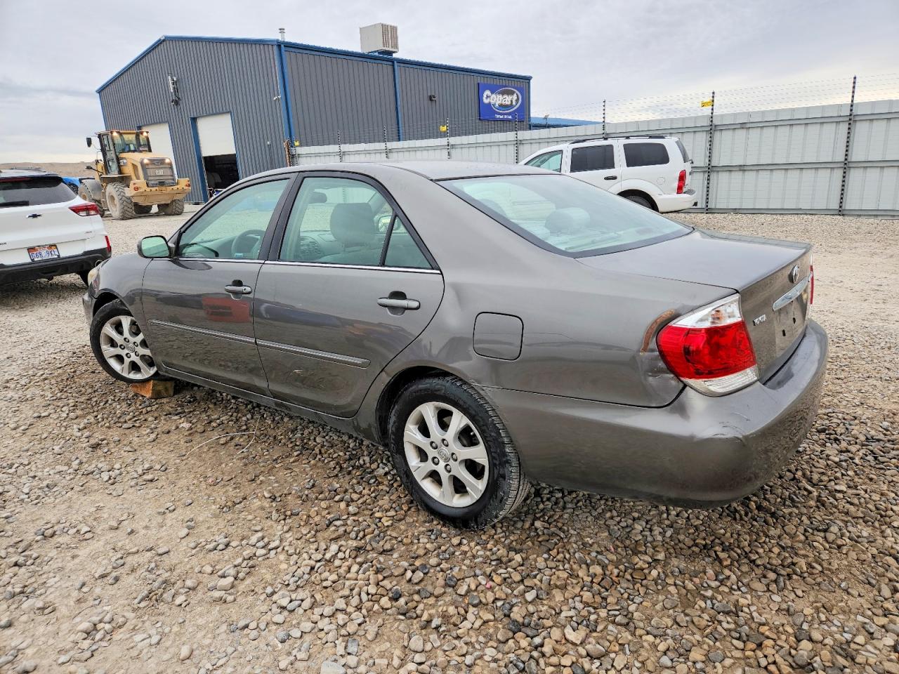 2005 TOYOTA CAMRY LE photo 2