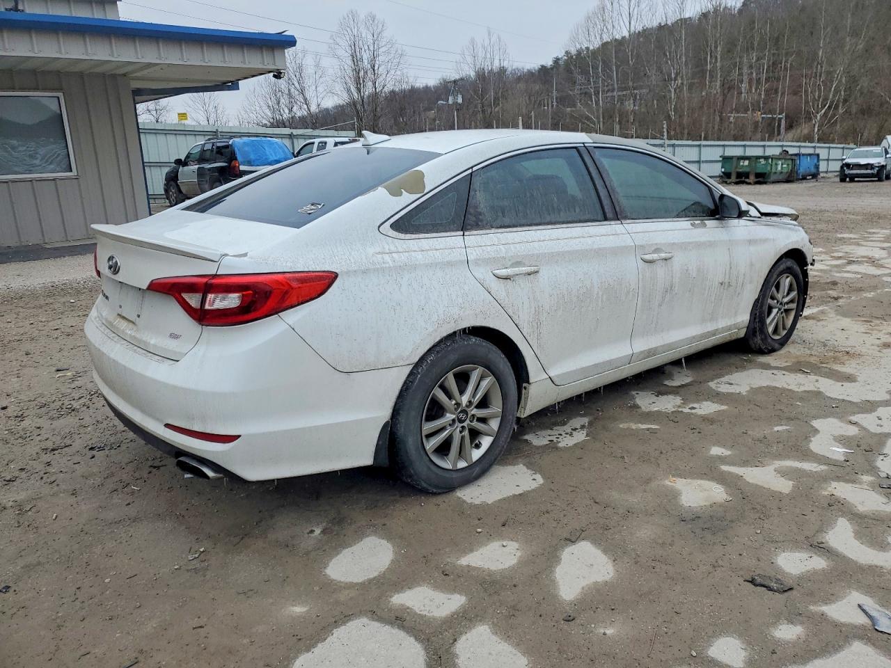 2017 HYUNDAI SONATA SE photo 5