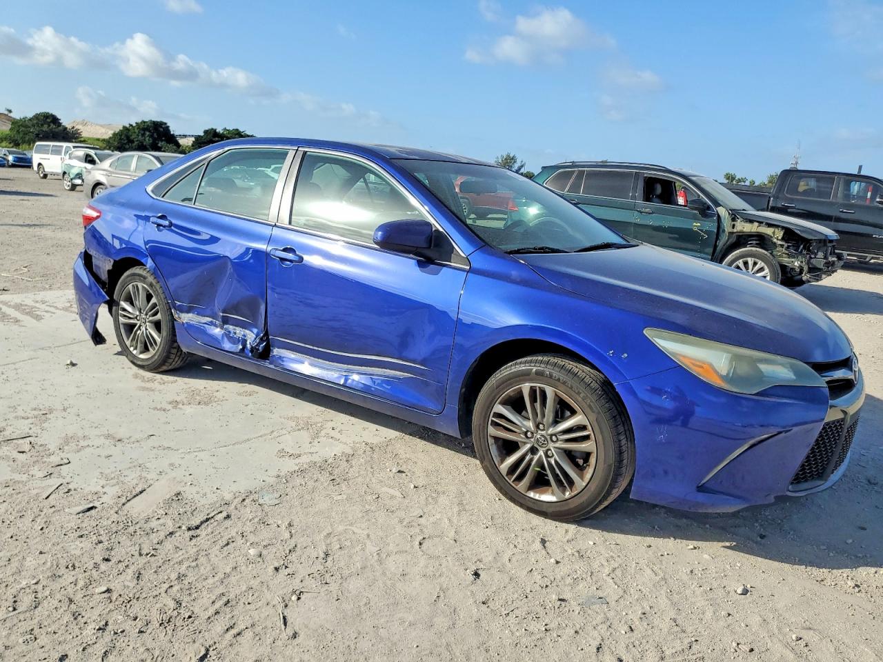 2015 TOYOTA CAMRY LE photo 4