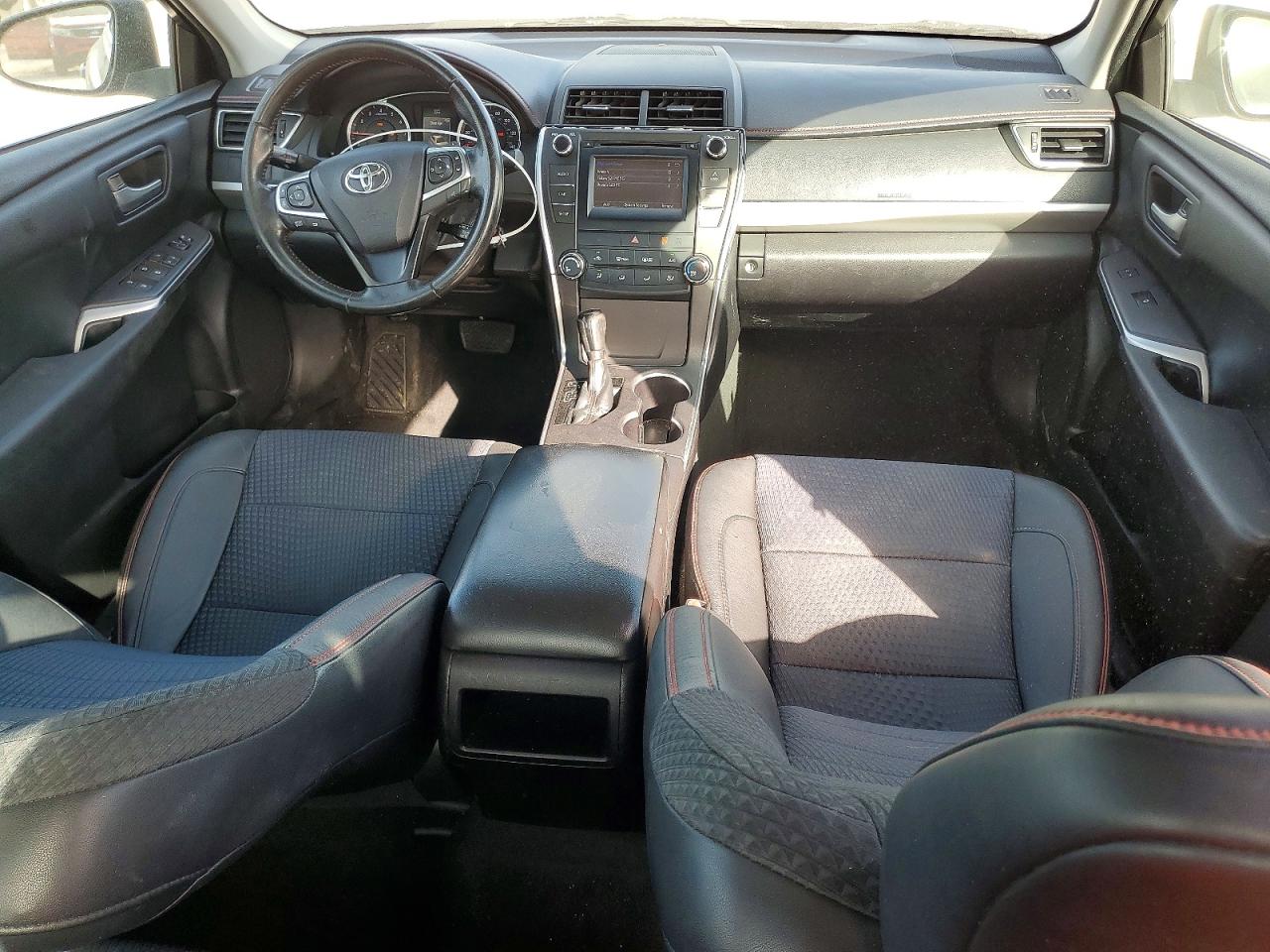 2015 TOYOTA CAMRY LE photo 8