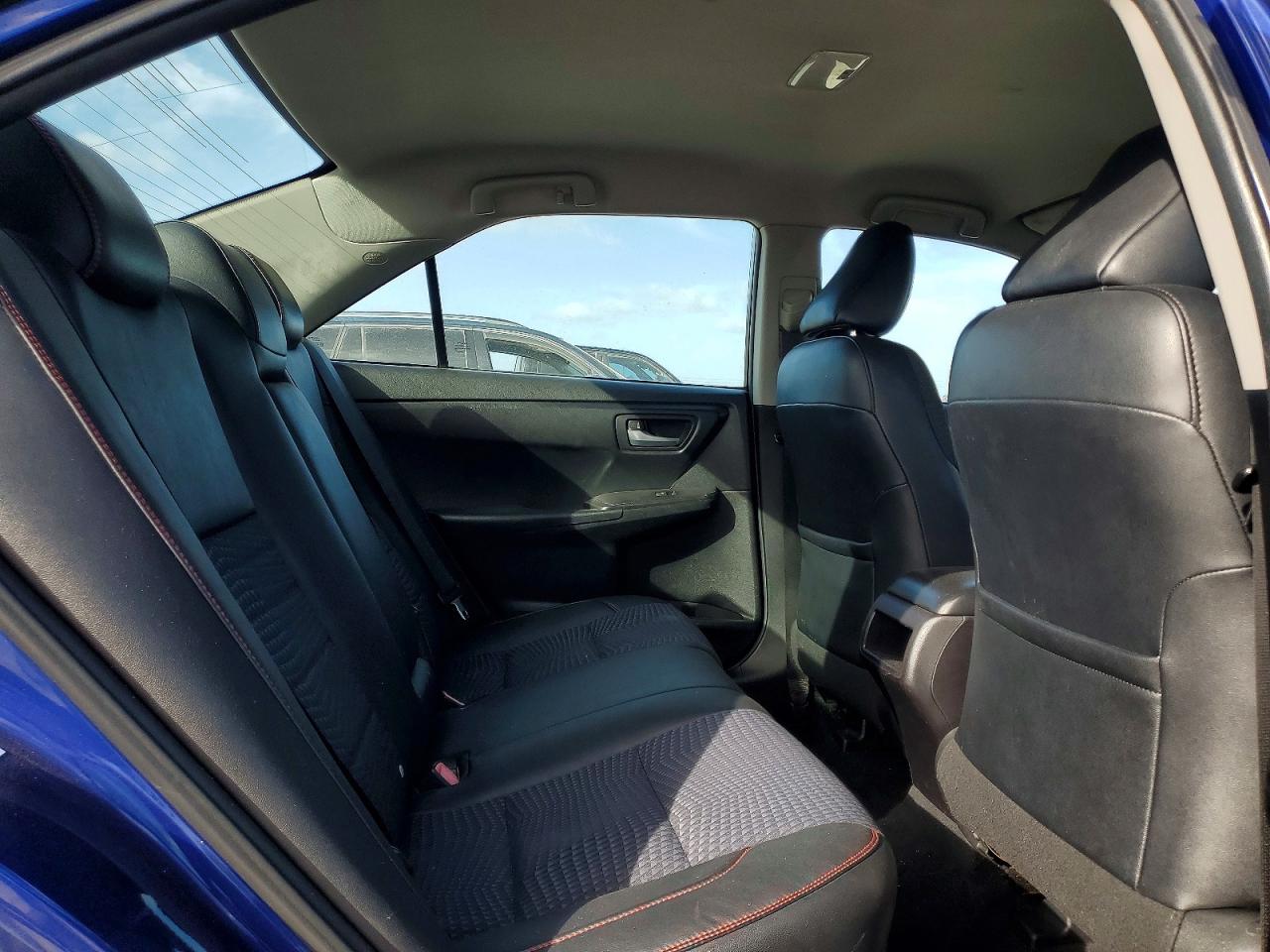 2015 TOYOTA CAMRY LE photo 10