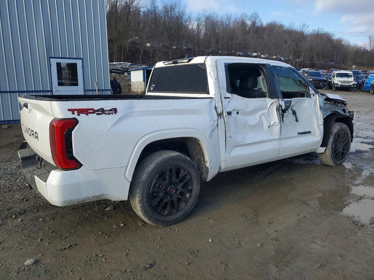 2024 TOYOTA TUNDRA CREWMAX SR photo 3
