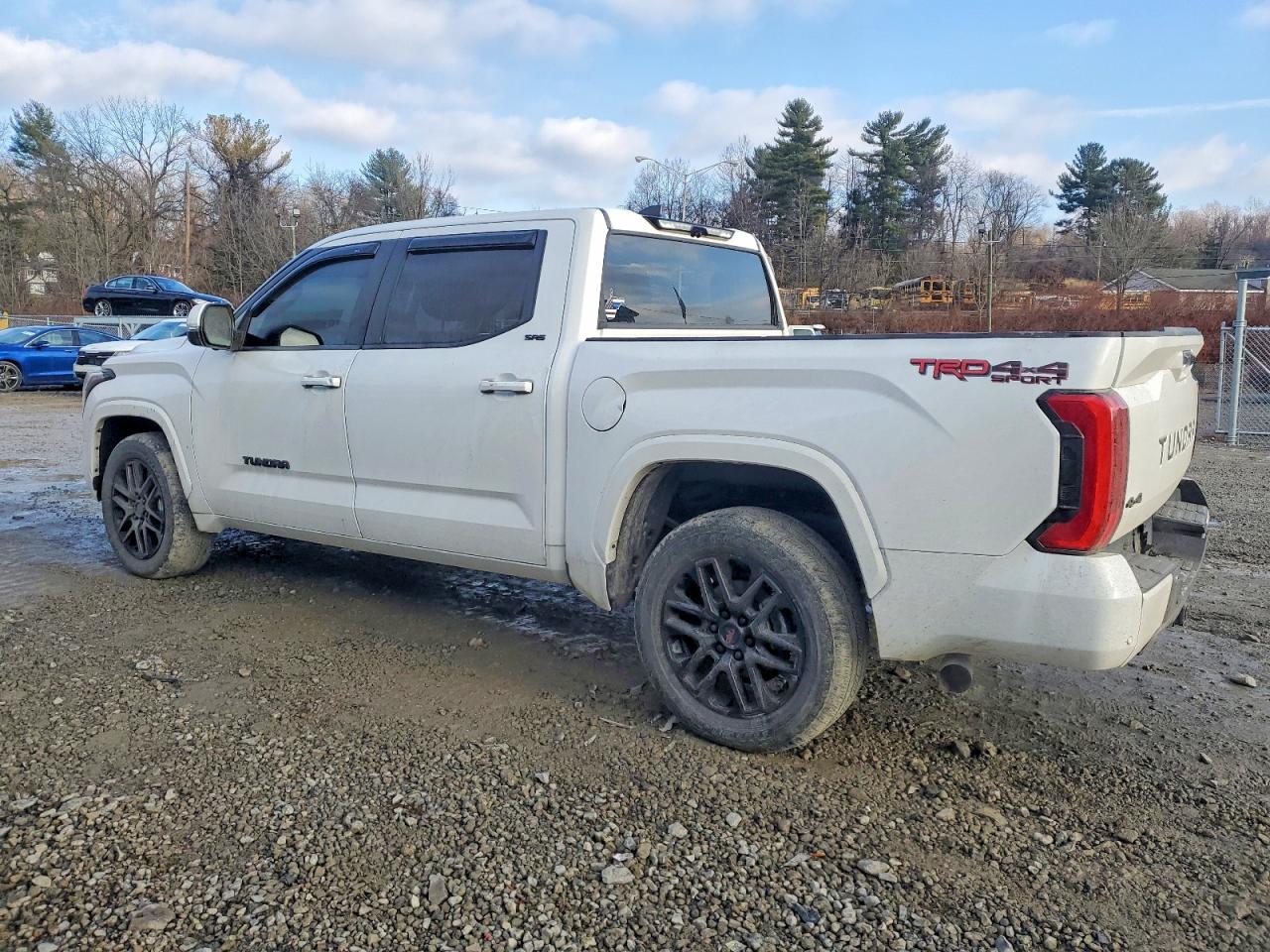 2024 TOYOTA TUNDRA CREWMAX SR photo 2