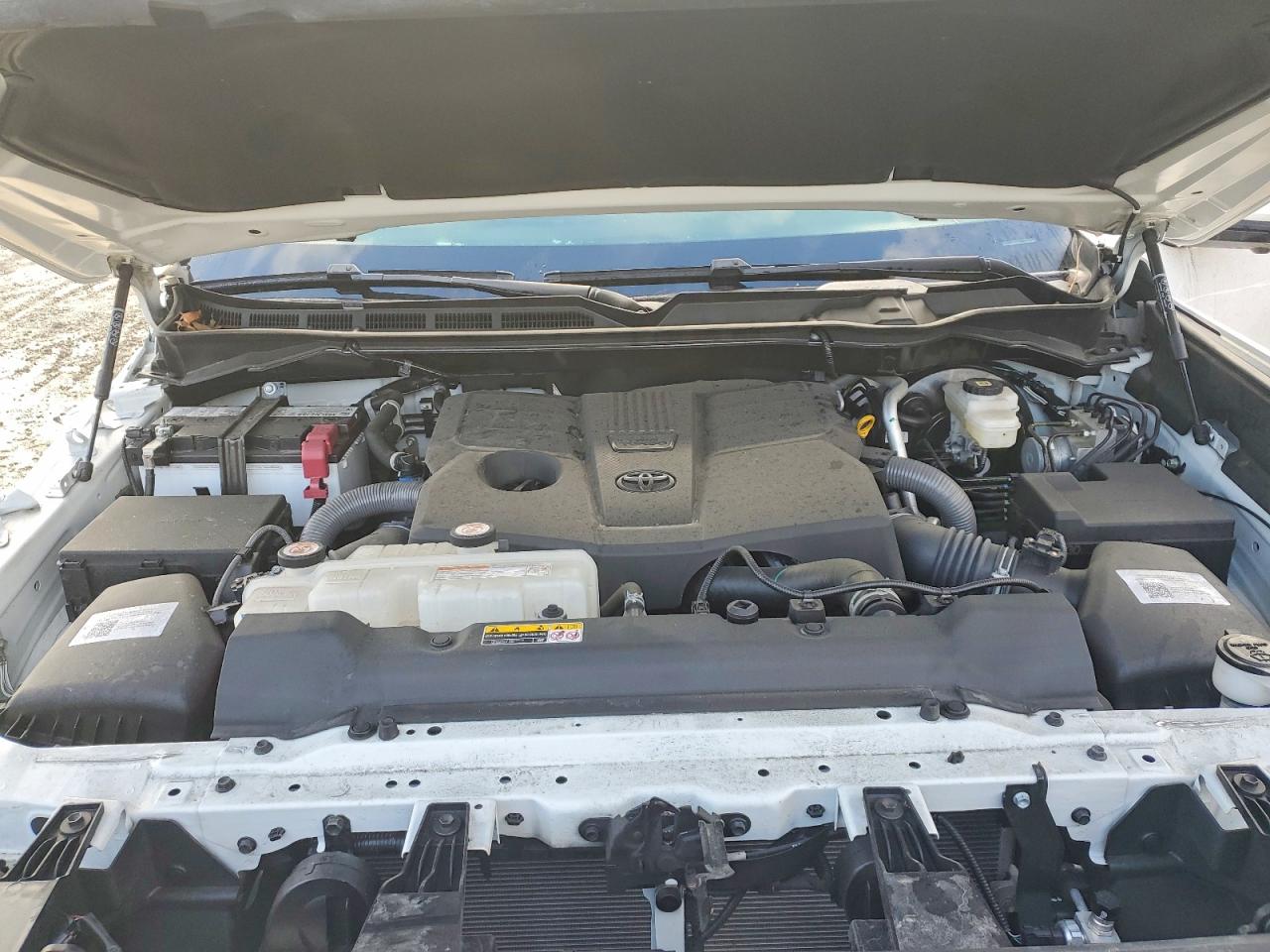 2024 TOYOTA TUNDRA CREWMAX SR photo 11