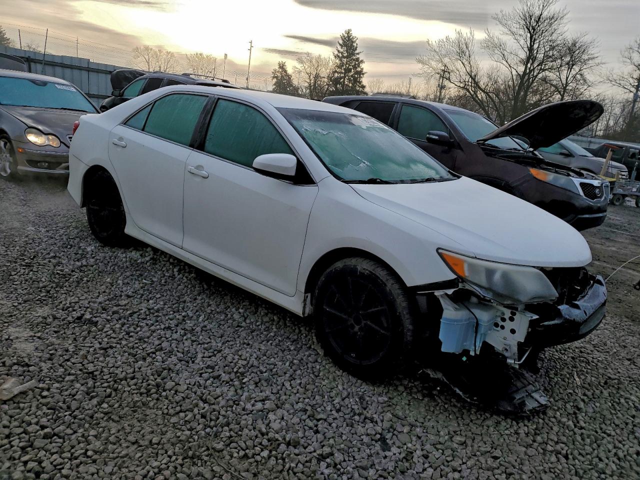 2013 TOYOTA CAMRY L photo 4