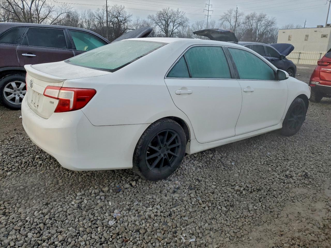 2013 TOYOTA CAMRY L photo 3