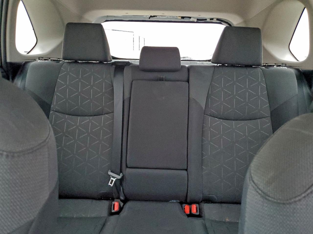 2021 TOYOTA RAV4 XLE photo 10