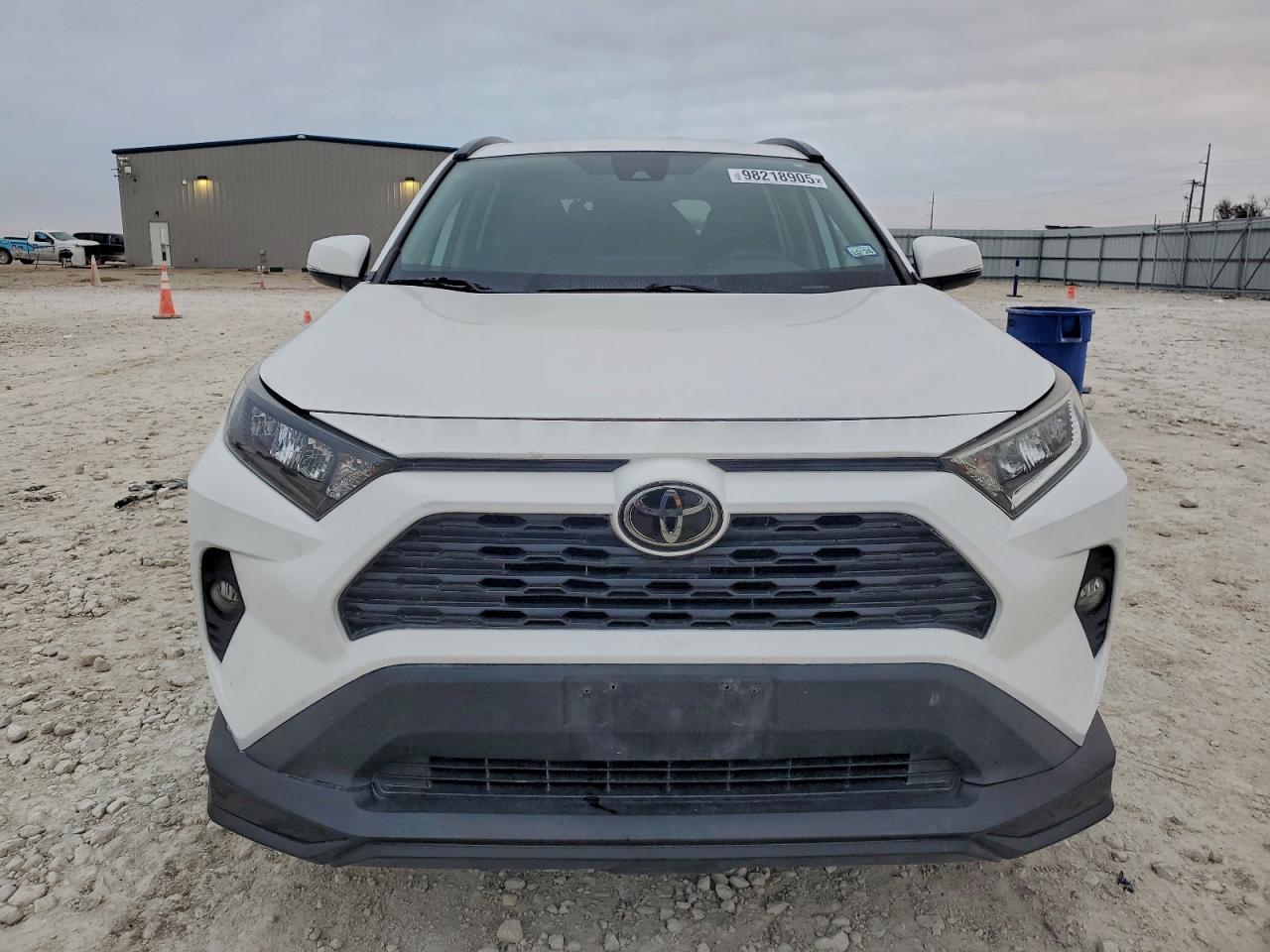 2021 TOYOTA RAV4 XLE photo 5