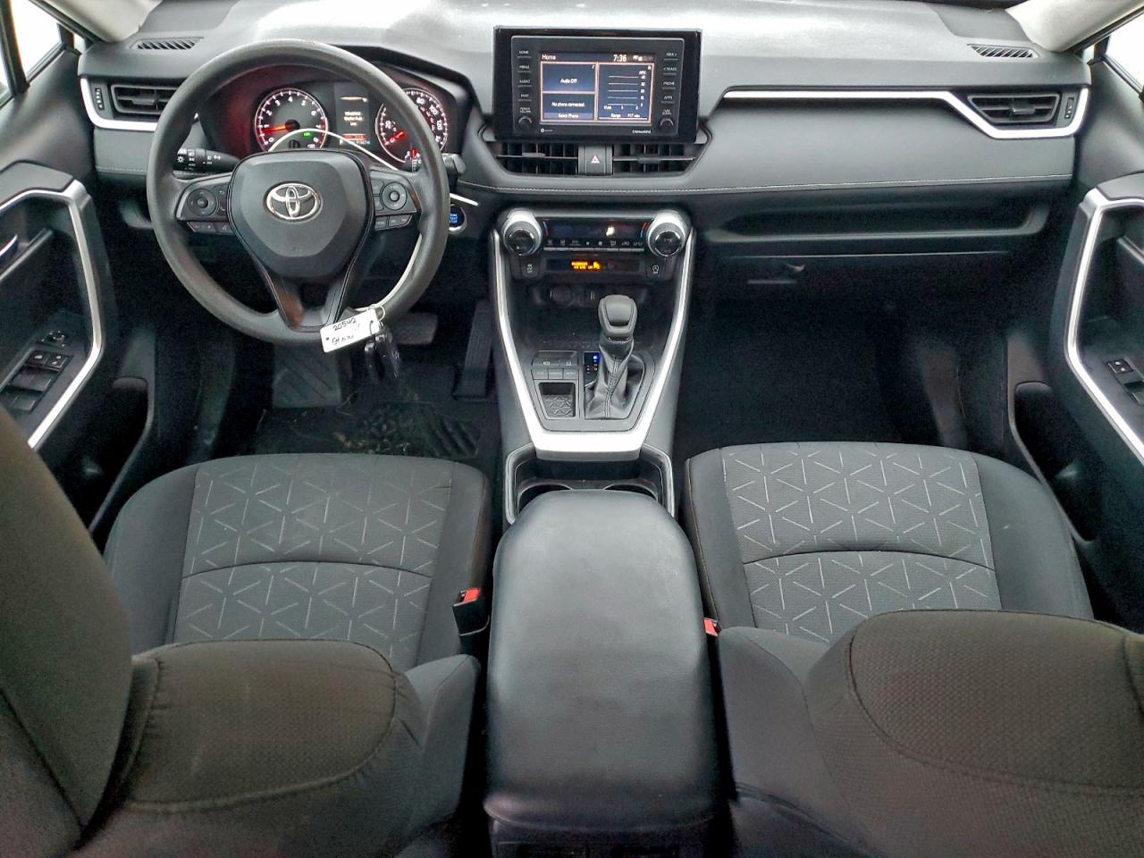2021 TOYOTA RAV4 XLE photo 8