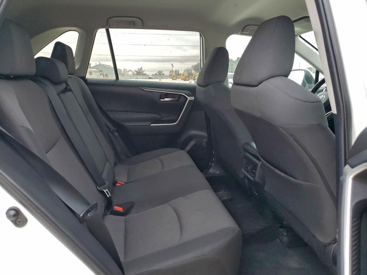 2021 TOYOTA RAV4 XLE photo 11