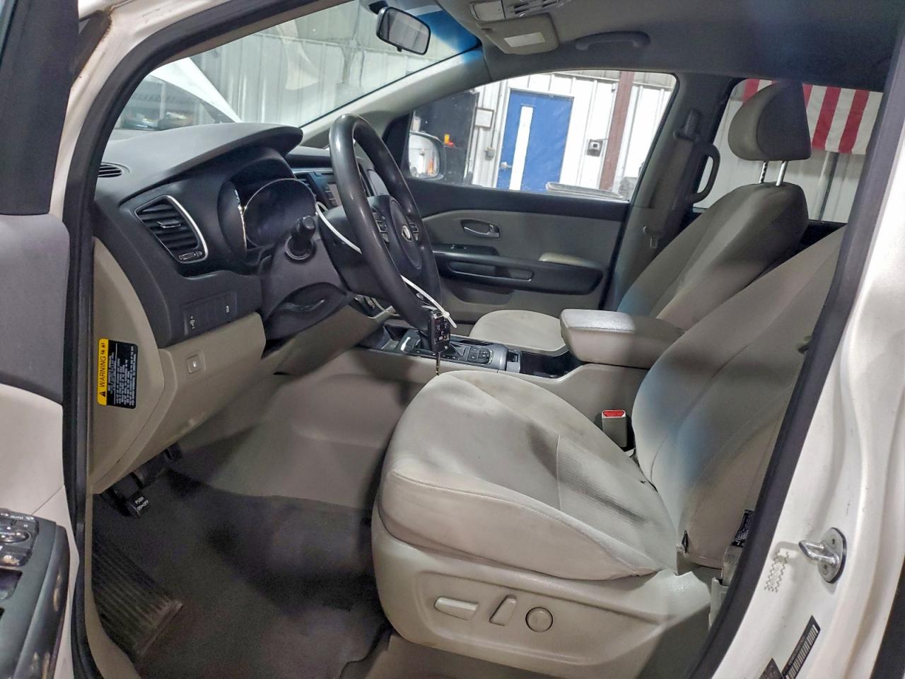 2016 KIA SEDONA LX photo 13