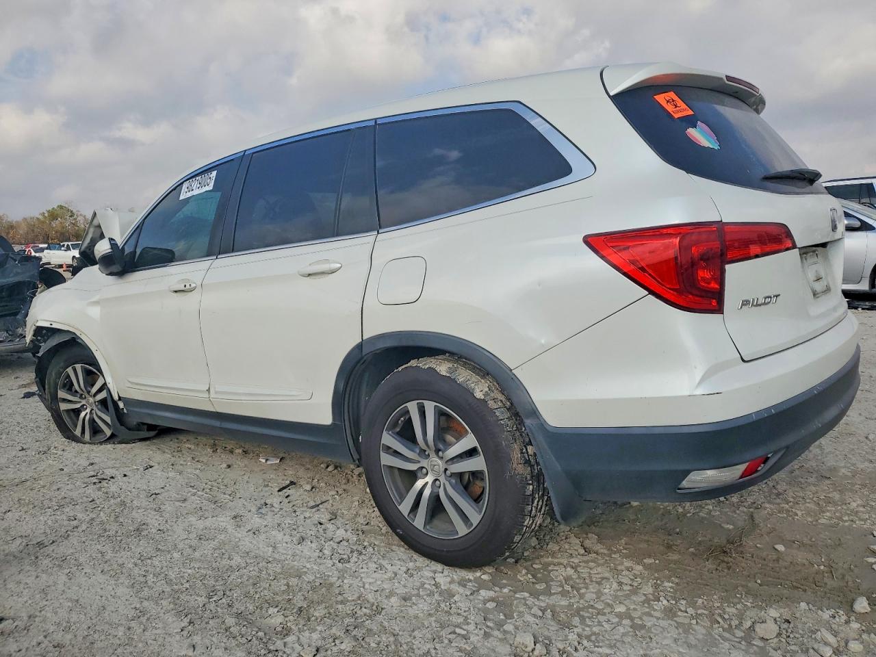 2016 HONDA PILOT EX photo 2