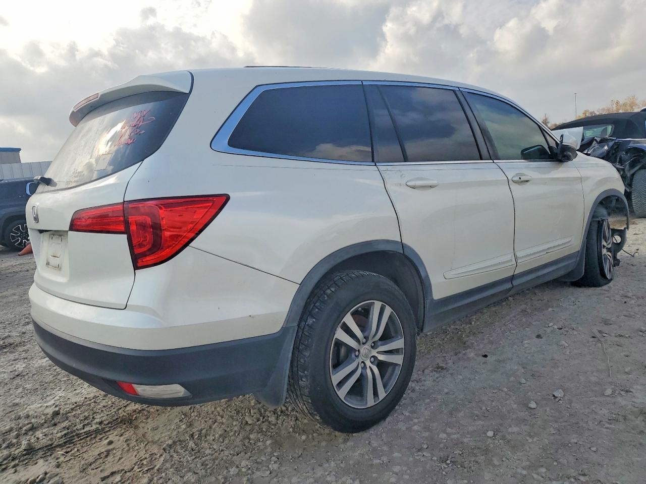 2016 HONDA PILOT EX photo 3