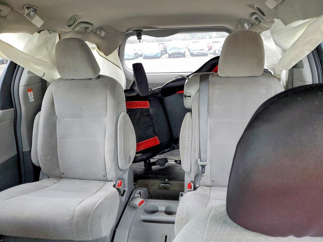 2015 TOYOTA SIENNA LE photo 10