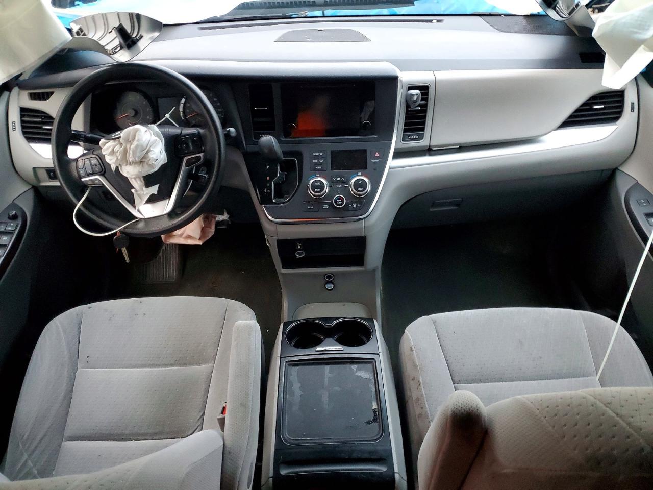 2015 TOYOTA SIENNA LE photo 8