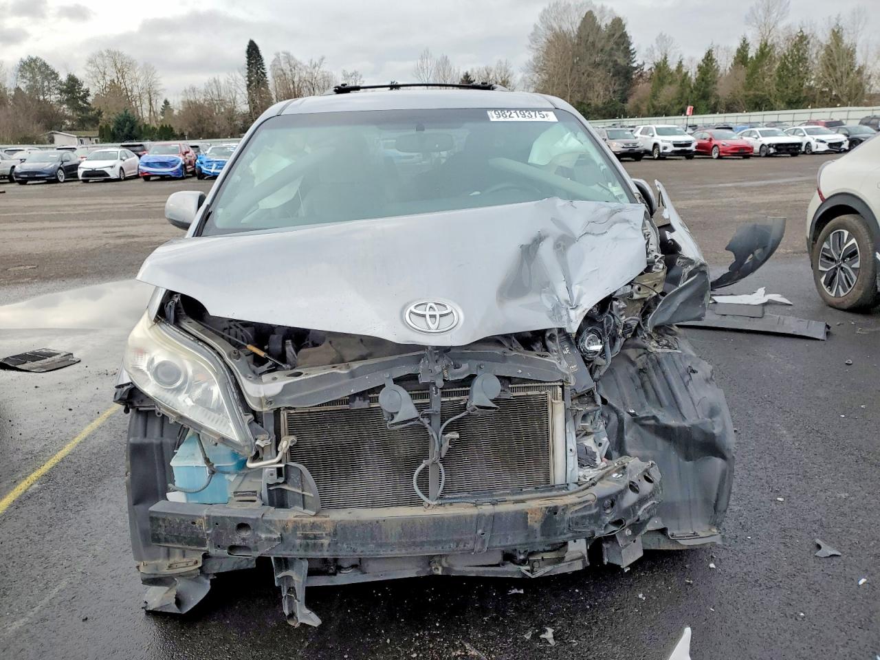2015 TOYOTA SIENNA LE photo 5