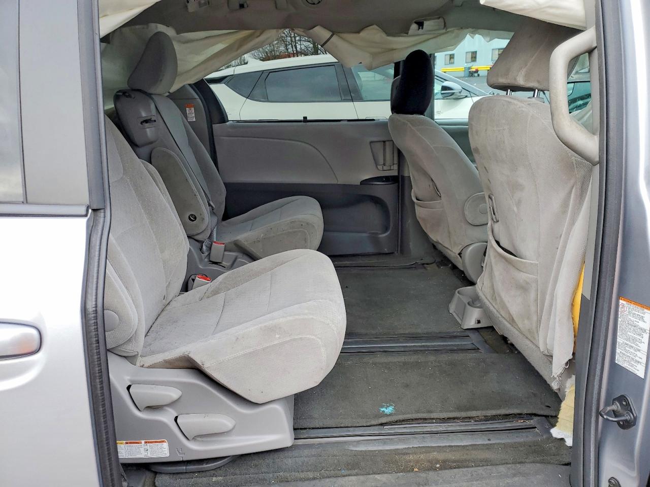 2015 TOYOTA SIENNA LE photo 11