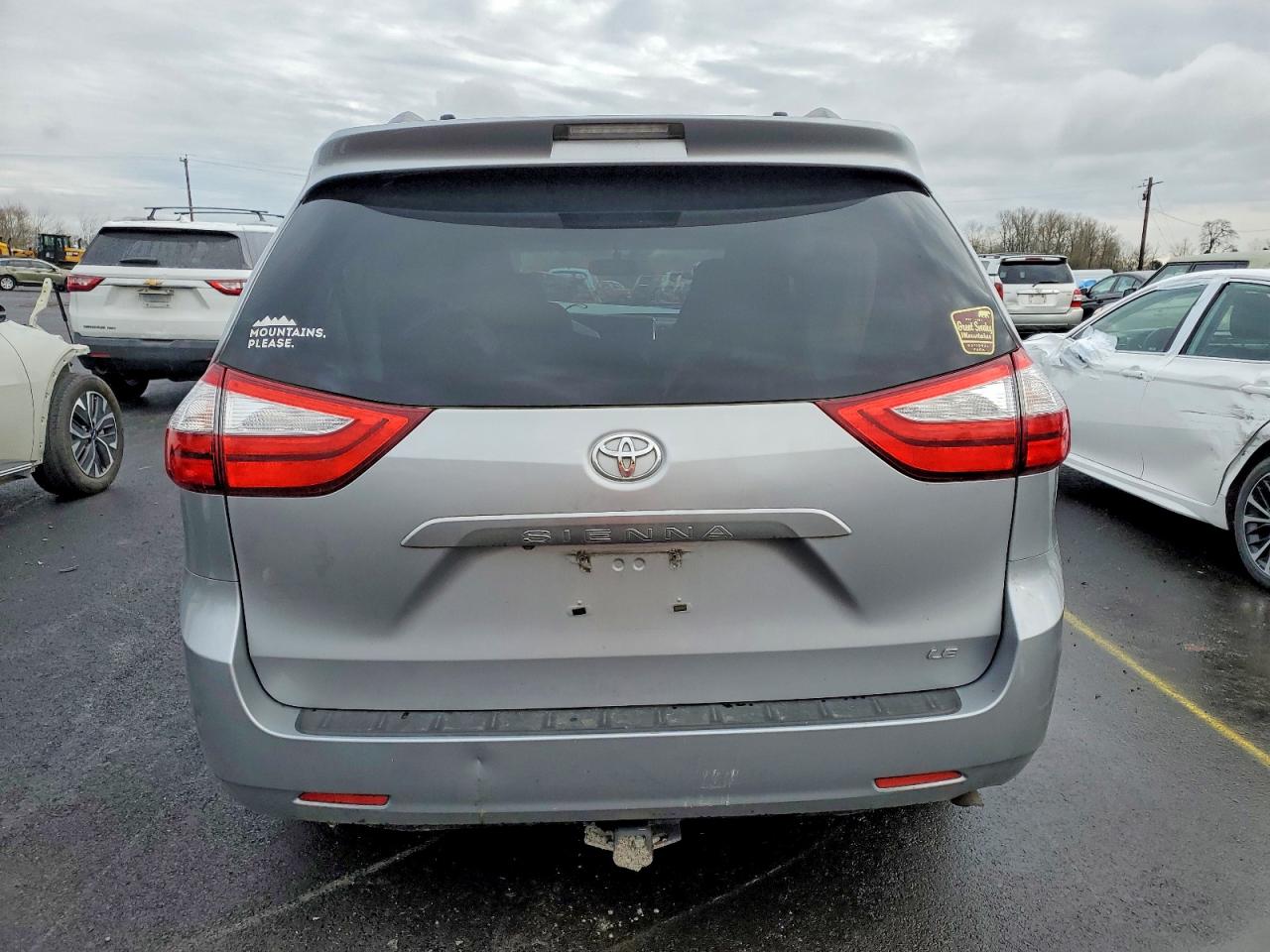 2015 TOYOTA SIENNA LE photo 6