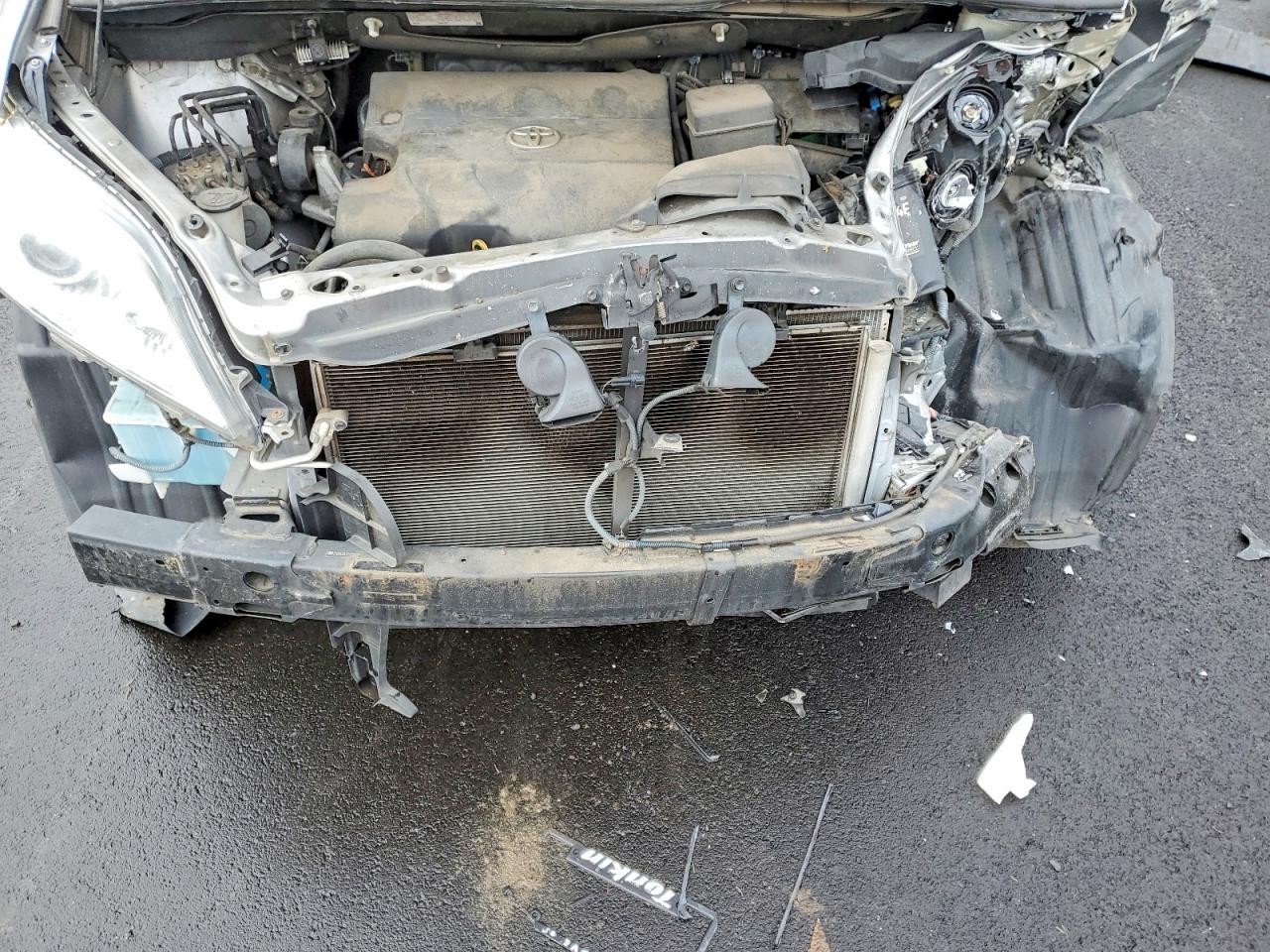 2015 TOYOTA SIENNA LE photo 12