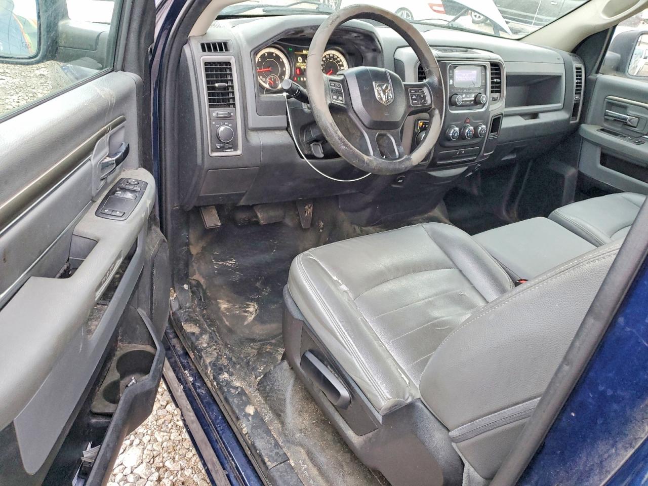 2017 RAM 1500 ST photo 8