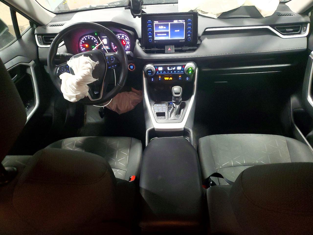 2021 TOYOTA RAV4 XLE photo 8