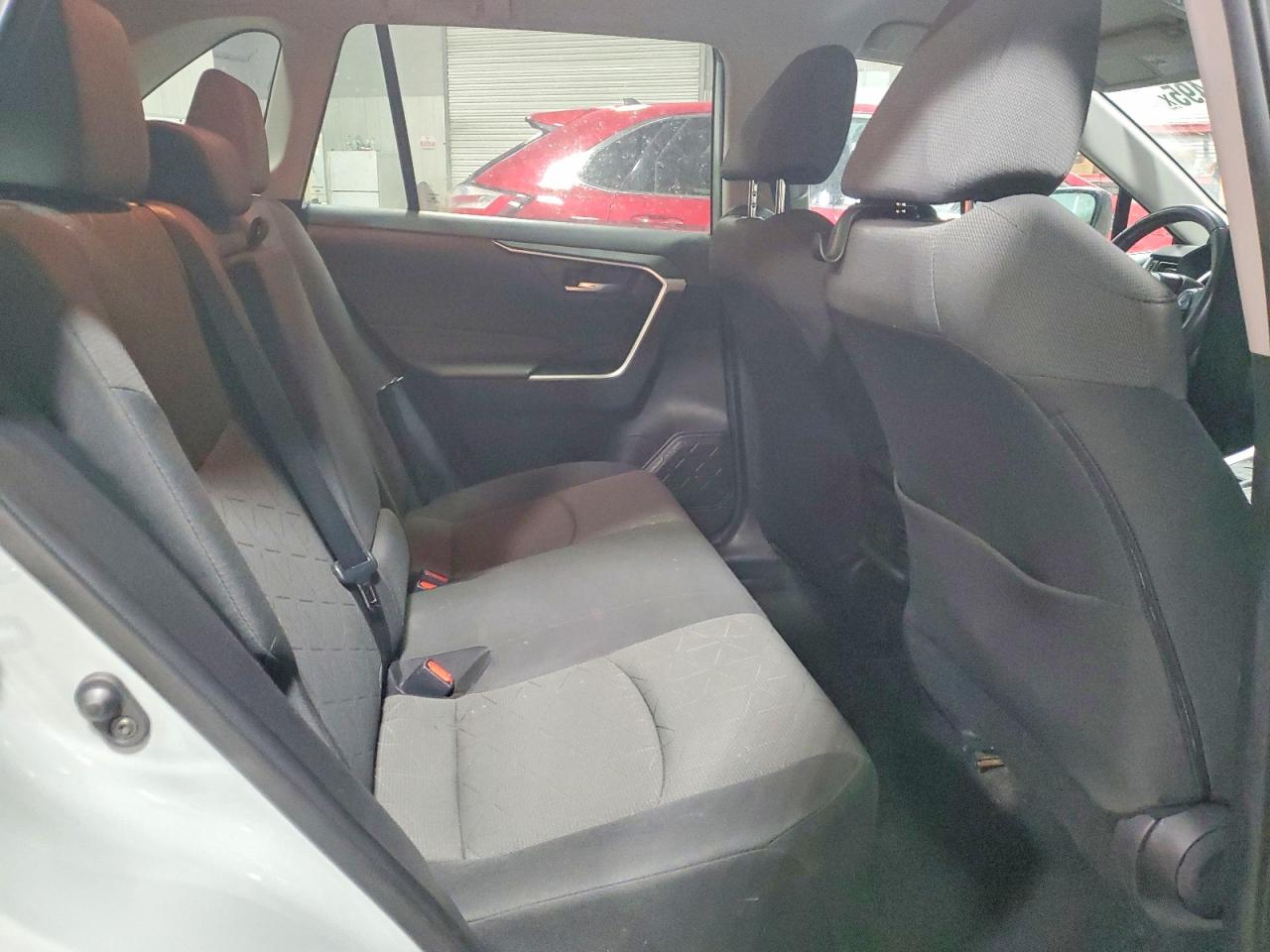 2021 TOYOTA RAV4 XLE photo 10