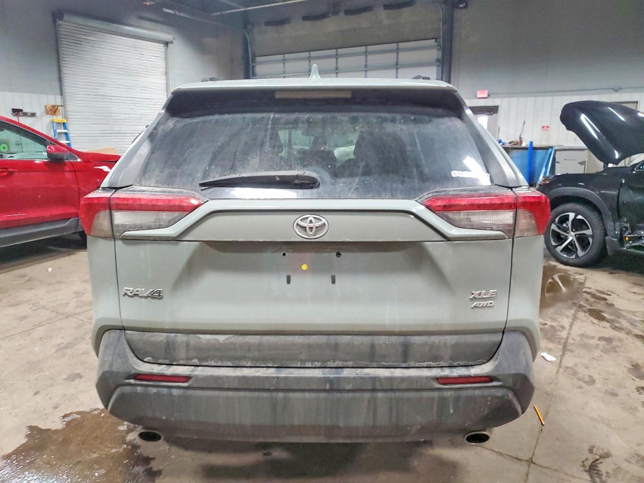 2021 TOYOTA RAV4 XLE photo 6