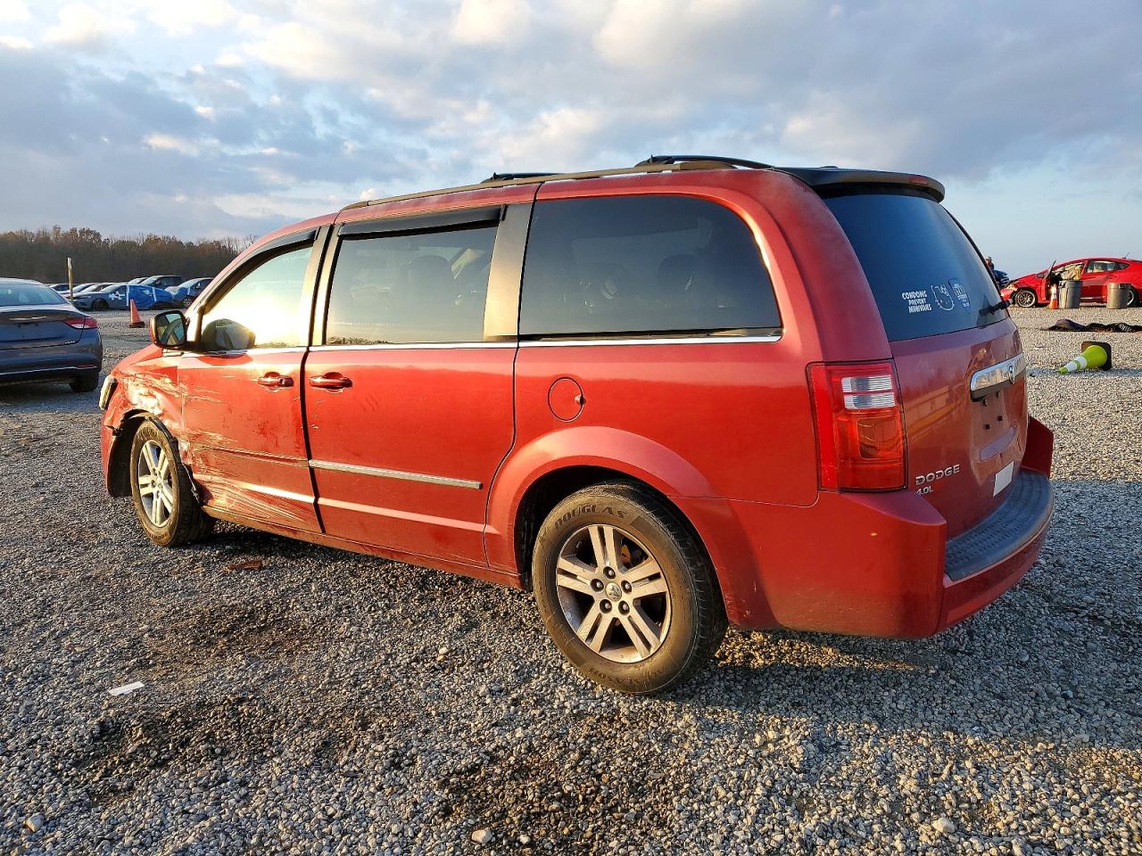 2010 DODGE GRAND CARAVAN SXT photo 2