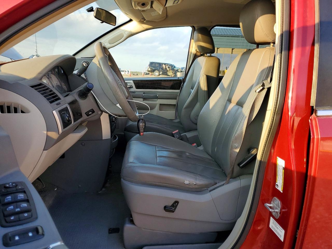 2010 DODGE GRAND CARAVAN SXT photo 7