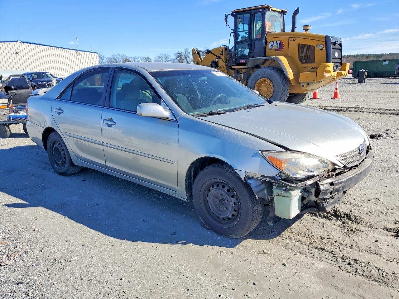2004 TOYOTA CAMRY LE photo 4
