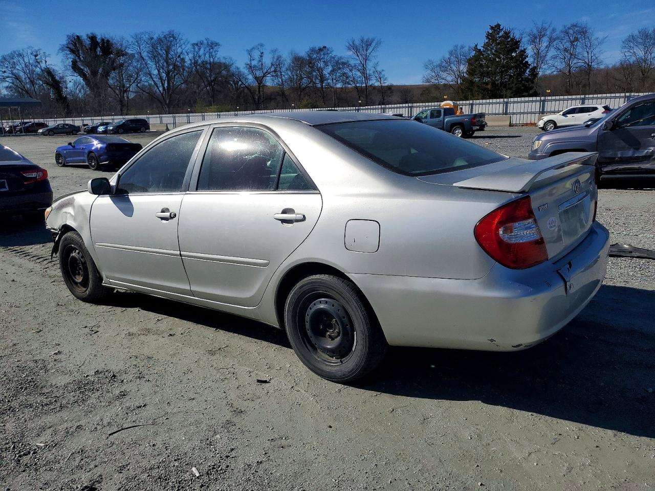 2004 TOYOTA CAMRY LE photo 2