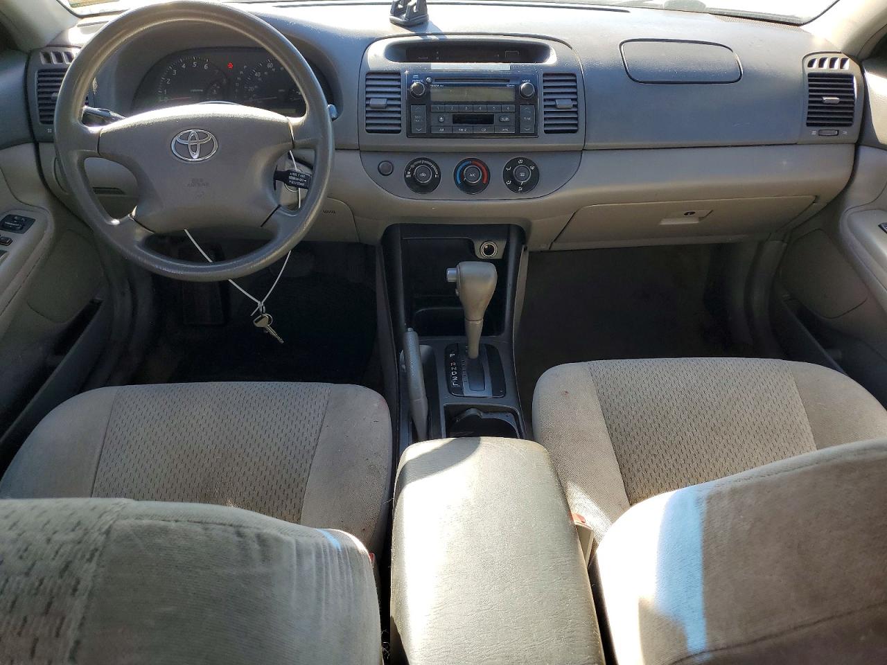 2004 TOYOTA CAMRY LE photo 8