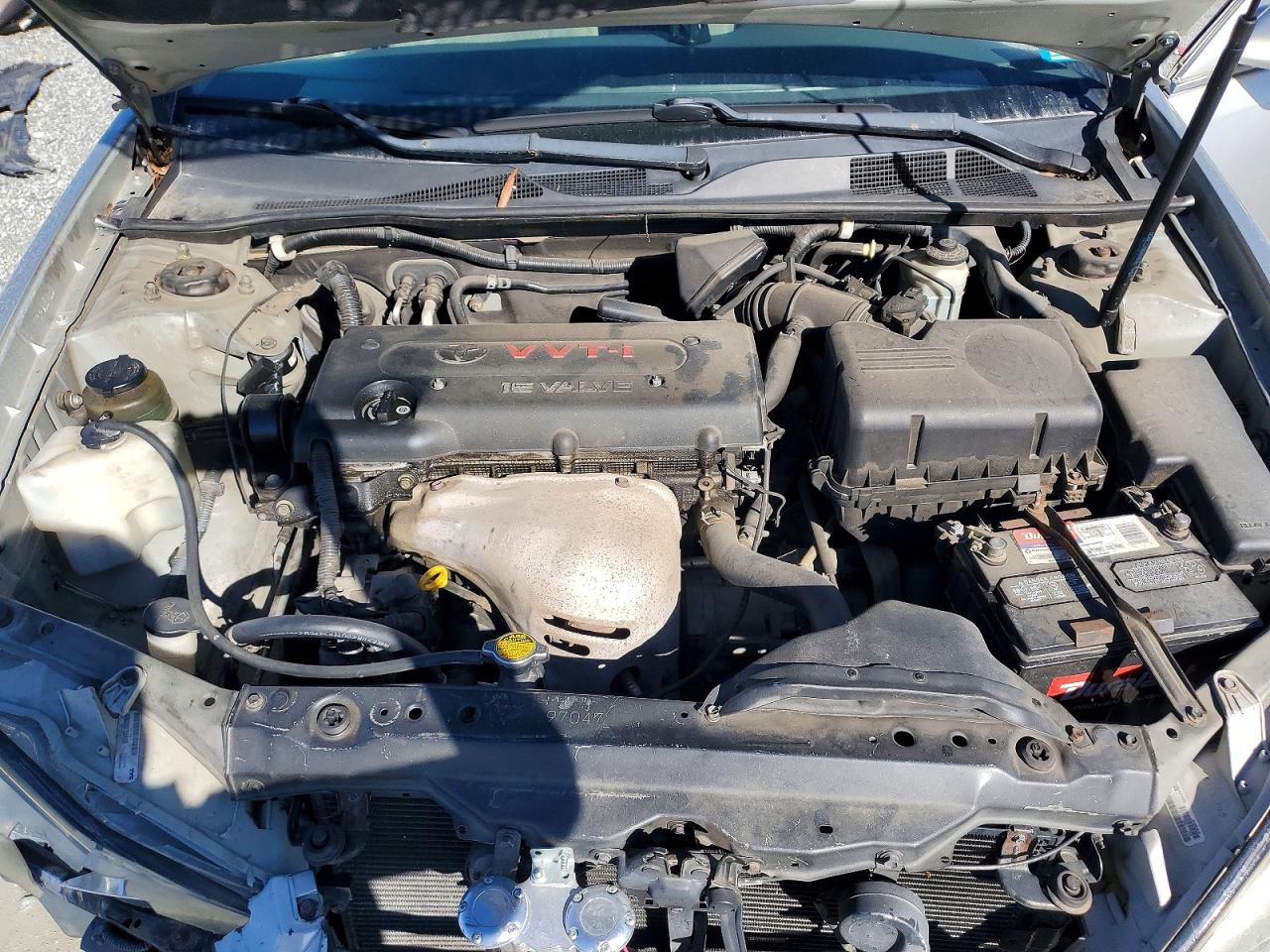 2004 TOYOTA CAMRY LE photo 11
