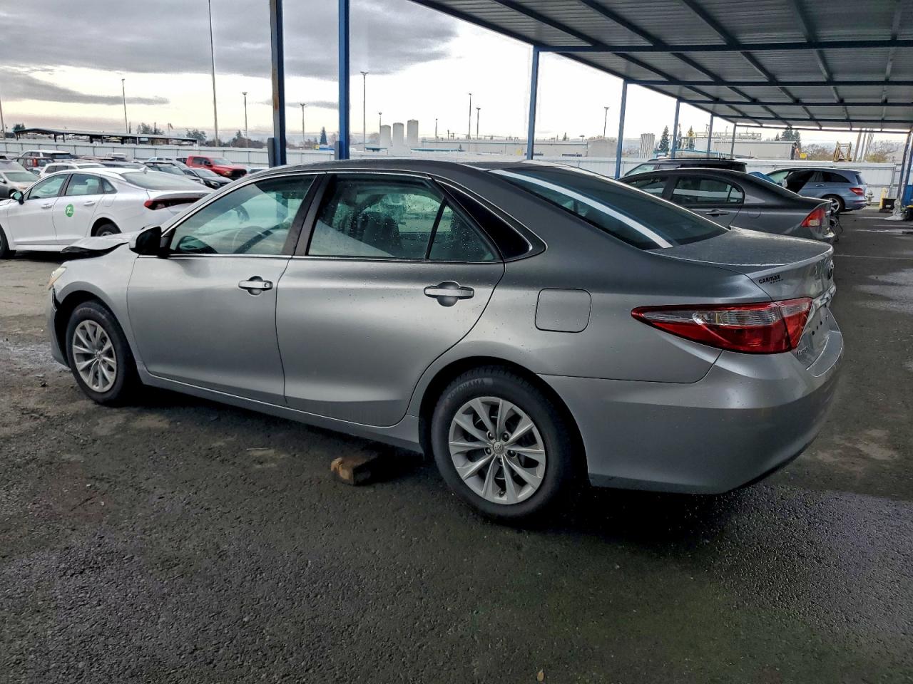 2016 TOYOTA CAMRY LE photo 3
