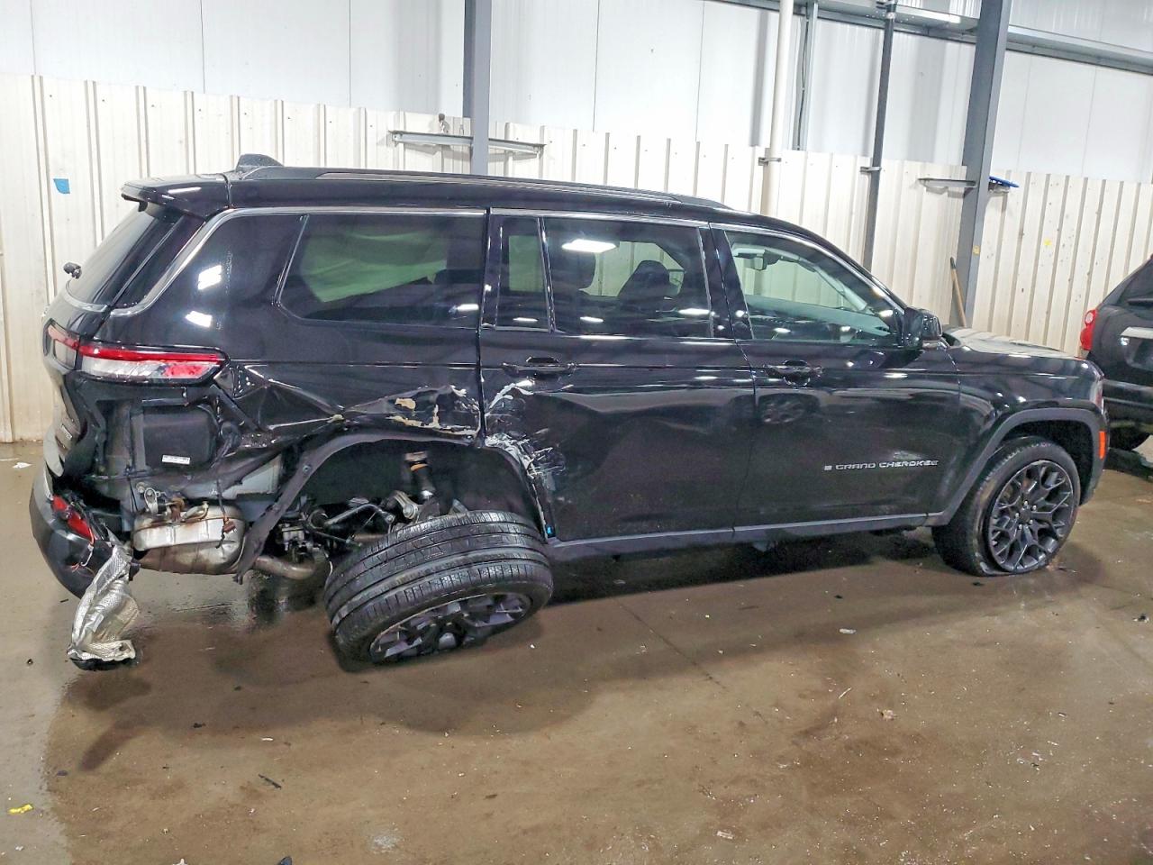 2023 JEEP GRAND CHEROKEE L LIMITED photo 3
