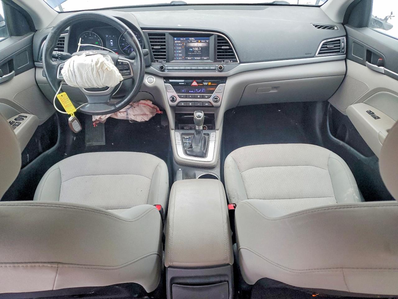 2017 HYUNDAI ELANTRA SE photo 8