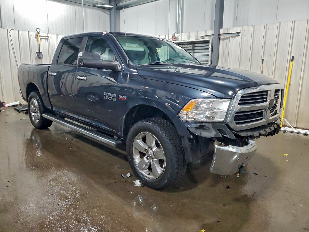 2014 RAM 1500 SLT photo 4