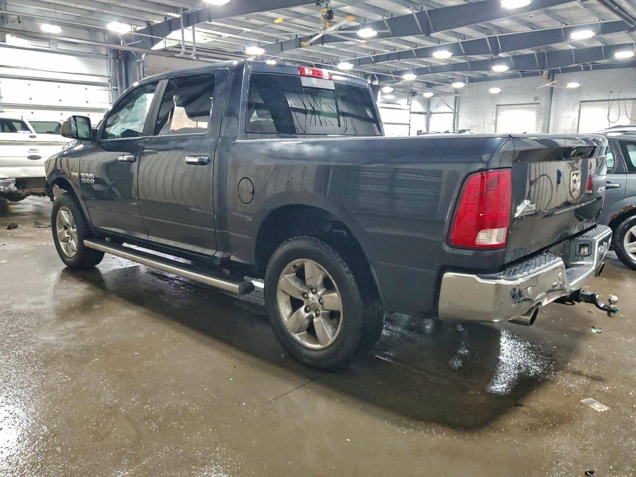 2014 RAM 1500 SLT photo 2