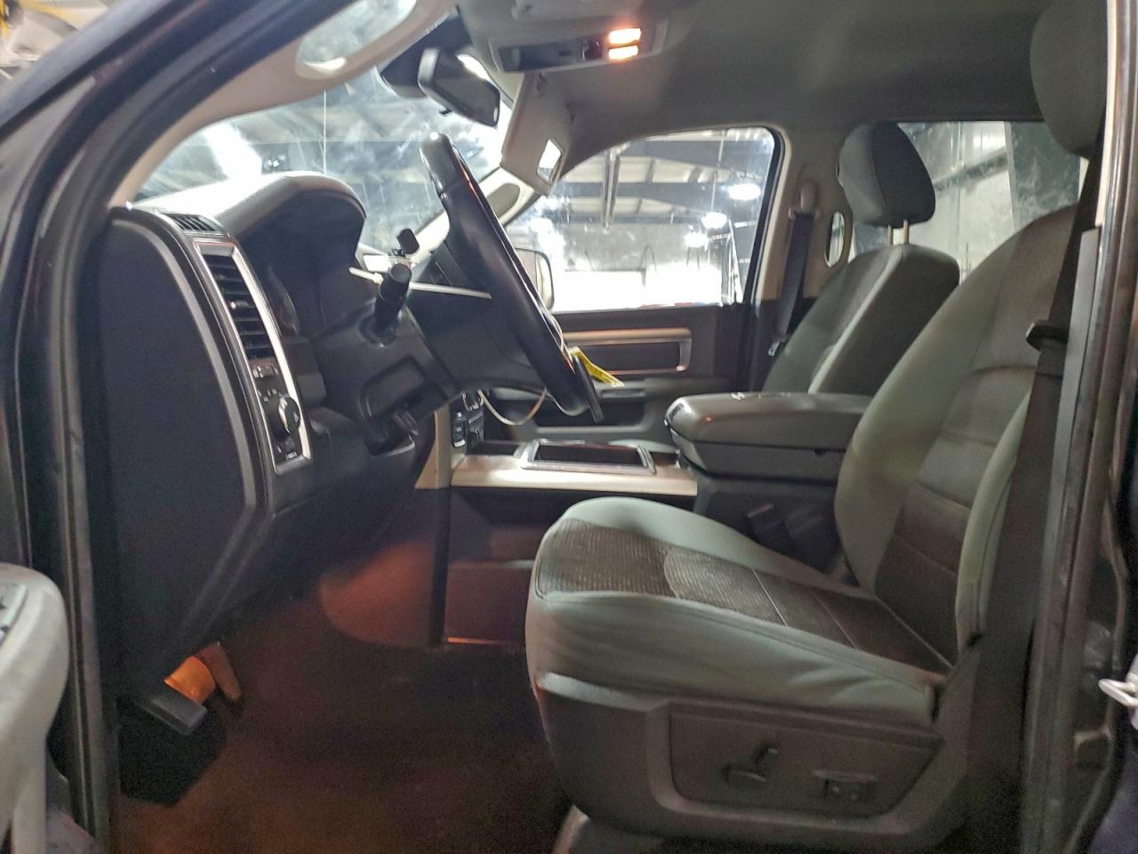 2014 RAM 1500 SLT photo 7