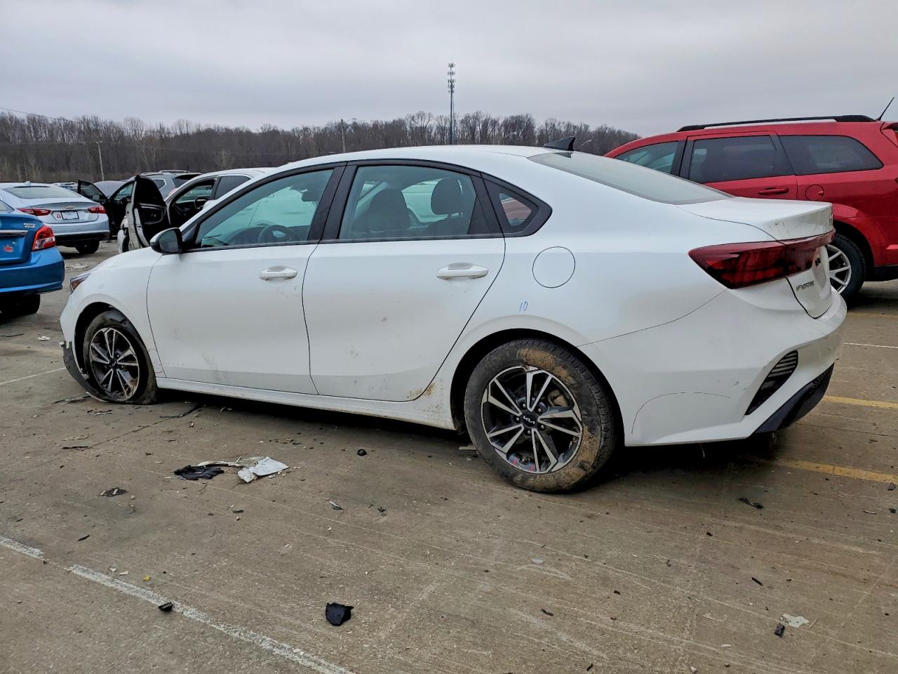 2023 KIA FORTE LX photo 2