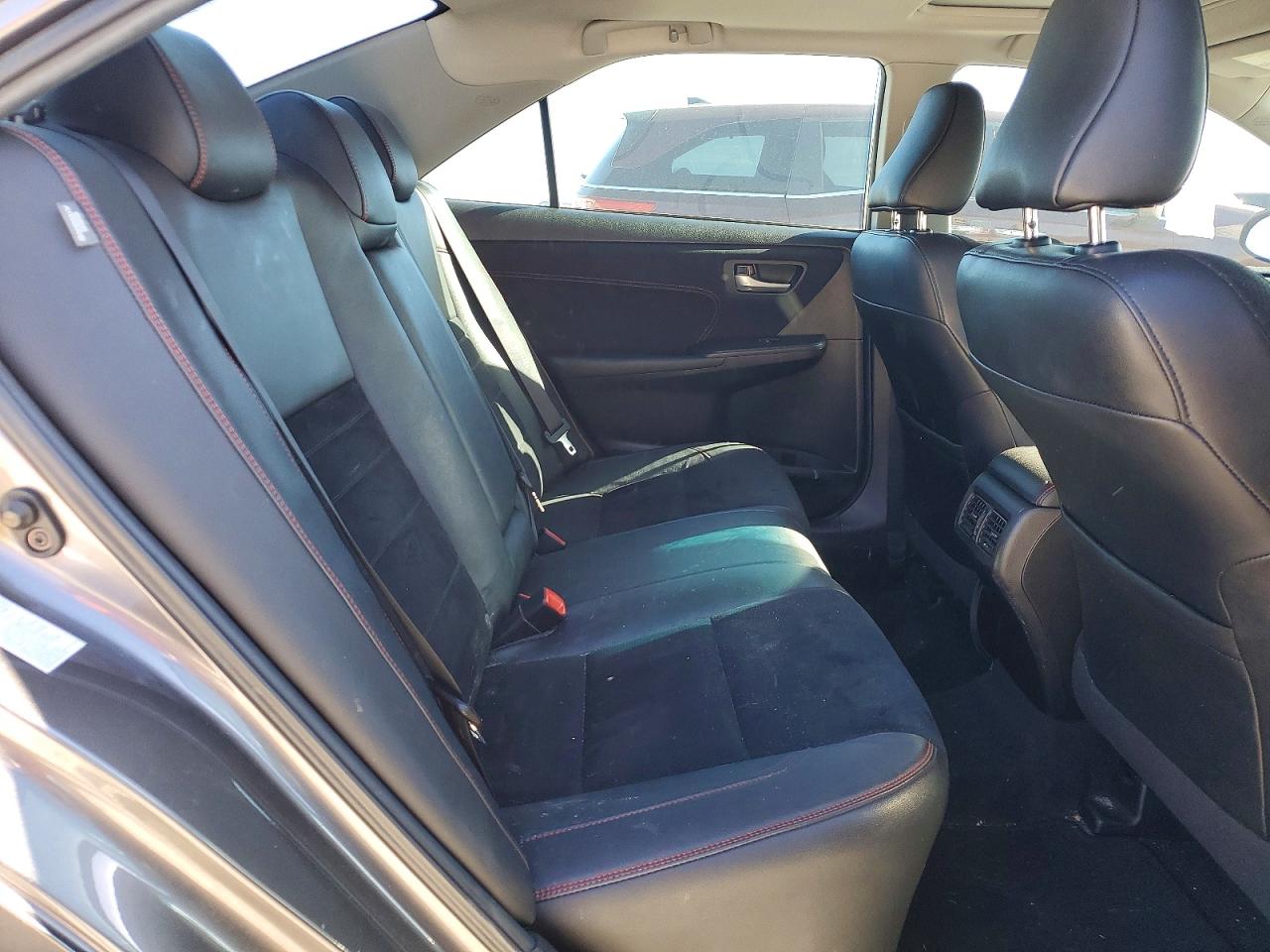 2015 TOYOTA CAMRY LE photo 19