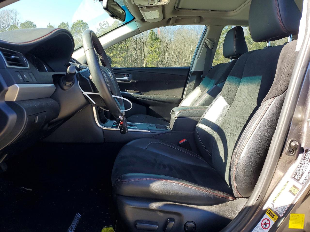 2015 TOYOTA CAMRY LE photo 13